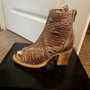 Bela Freebird sandals. Brand new in box. Size 7